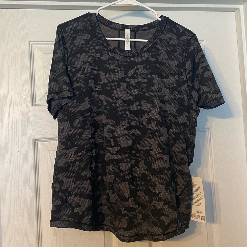 NWT Lululemon Top - Camo Long Distance SS - Size 12